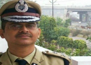 आई पी एस अमिताभ ठाकुर समेत उत्तर प्रदेश के तीन अधिकारियों को दिया गया जबरन रिटायरमेंट!!!