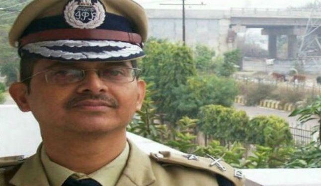 आई पी एस अमिताभ ठाकुर समेत उत्तर प्रदेश के तीन अधिकारियों को दिया गया जबरन रिटायरमेंट!!!