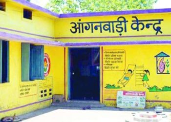 परिवार का आरोप की आँगन बाड़ी केंद्र से मिले दूध की चाय पीने से पूरा परिवार अस्पताल पंहुचा