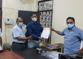 वित्तविहीन विद्यालय प्रबंधक सगठन ने जिलाधिकारी के माध्यम मुक्यमंत्री समस्याहो का ज्ञापन दिया