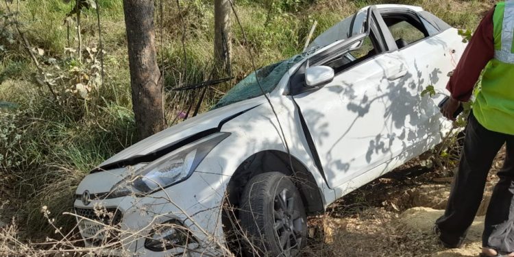 आजमगढ़ (सगडी) बगहीडाड के समीप अज्ञात वाहन के टक्कर में कार में सवार सभी की मौत