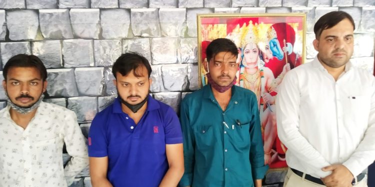 कानपूर  लोकल न्यूज चैनल के मालिक ऑक्सीजन कालाबाजारी के आरोप में गिरफ्तार