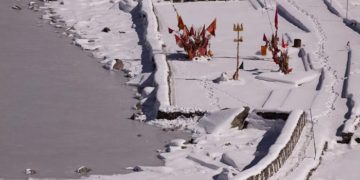 मणि महेश झील