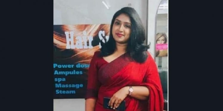 कानून पुत्र भी फर्जी – कानून की फर्जी डिग्री धारी वकील गिरफ़्तारी के डर से कोर्ट छोड़ भागी